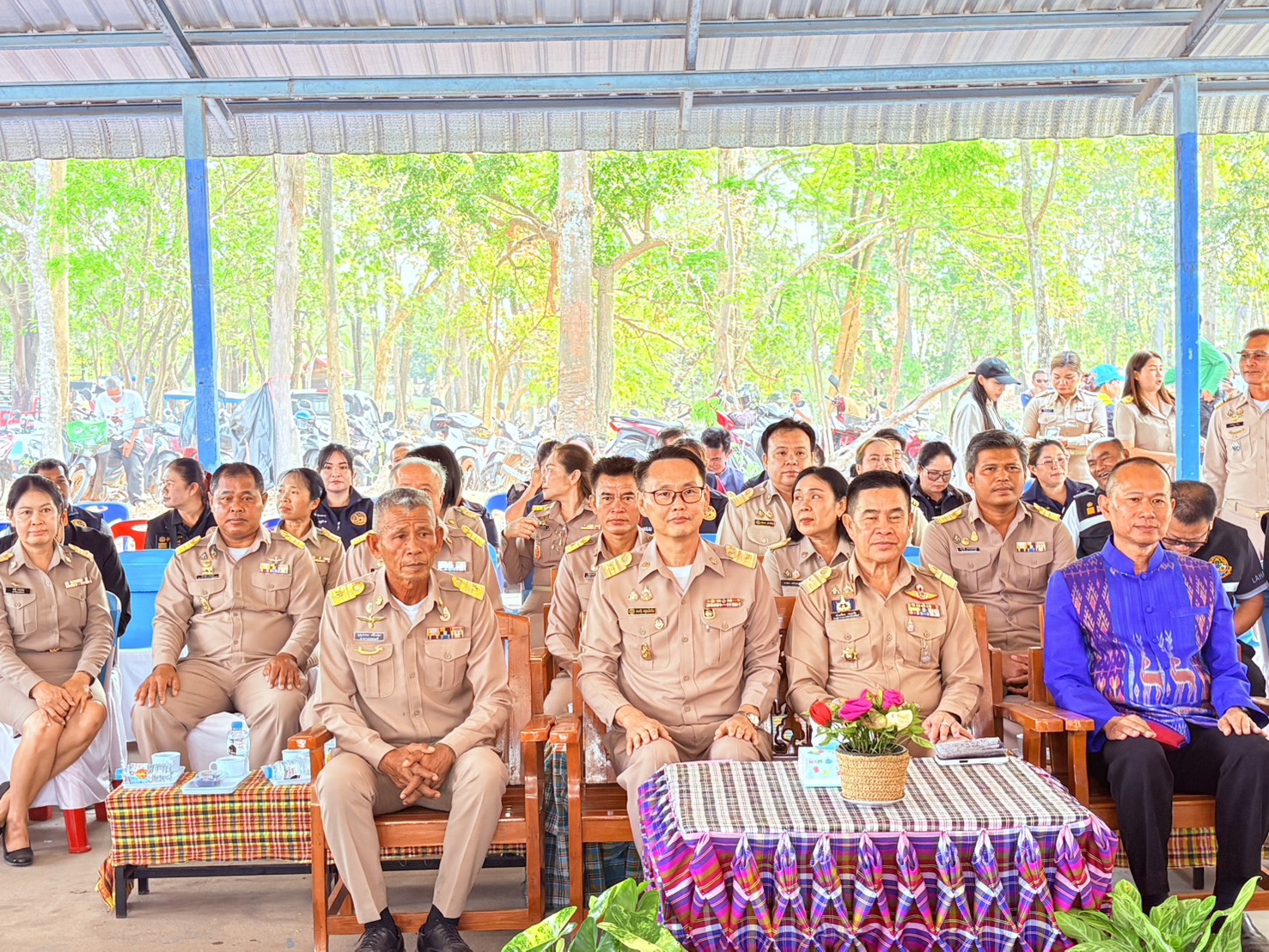 title - วันที่ 23 กุมภาพันธ์ 2569 นายประเสริฐ กาญจนเกียรติกุล ปฏิรูปที่ดินจังหวัดบุรีรัมย์ พร้อมเจ้าหน้าที่ ส.ป.ก.บุรีรัมย์ จัดโครงการอบรมก่อนมอบหนังสืออนุญาตให้เข้าทำประโยชน์ในเขตปฏิรูปที่ดิน (ส.ป.ก. 4-01) โดยมีนายคำเคลื่อน พณะชัย รองผู้ว่าราชการจังหวัดบุรีรัมย์ เป็นประธานในการมอบ ส.ป.ก. 4-01, โฉนดเพื่อการเกษตร แก่เกษตรกรที่เข้าร่วมโครงการ และร่วมรณรงค์ลดการเผาในเขตปฏิรูปที่ดิน